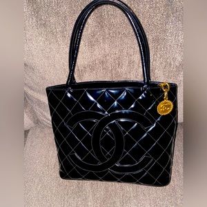 Pre Owned Chanel Medallion Patent Leather Tote-24kt Gold Plated!!!!